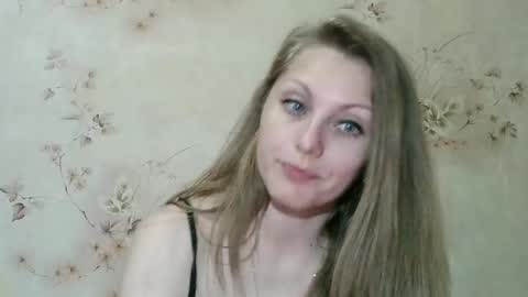 roxyfox18x01 online show from May 12, 8:04 pm