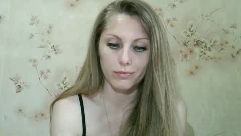 roxyfox18x01 online show from May 11, 2:45 pm