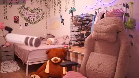 roxysuh online show from February 16, 7:52 am