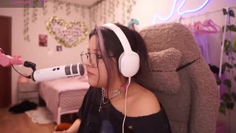 roxysuh online show from May 25, 9:19 am