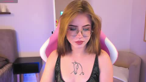 AnikaIm so hot that Ive already burned myself do you want me to set you on fire too  online show from December 17, 10:01 am