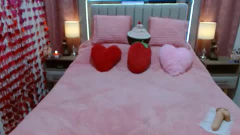 rubi82_ online show from May 16, 10:20 pm