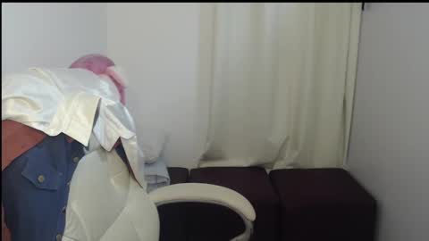 Snapshot of rubi_halliwey chatting on January 25, 10:19 am Rubi online show from January 25, 10:19 am
