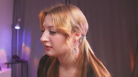 Mila online show from March 10, 3:27 pm