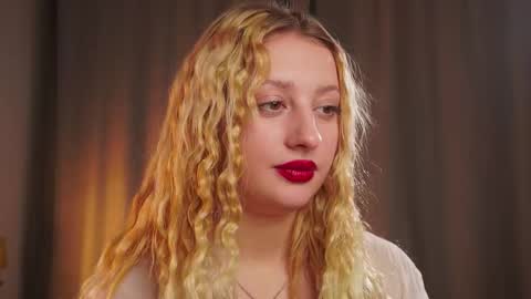 Mila online show from October 9, 3:27 pm