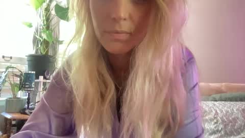 KumKitten online show from October 8, 3:16 pm