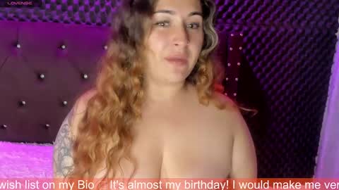 Snapshot of saara__queen chatting on February 20, 3:23 am saara__queen online show from February 20, 3:23 am