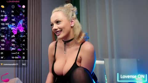 Snapshot of sabrinajadex chatting on March 12, 10:48 am SabrinaJade online show from March 12, 10:48 am
