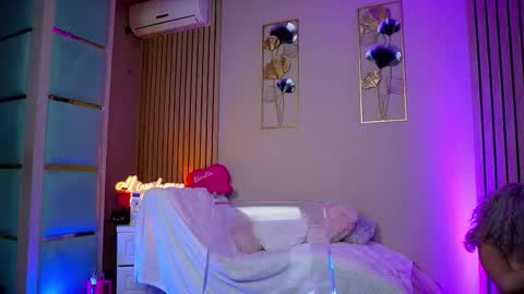 SabrinaJade online show from December 2, 7:43 am