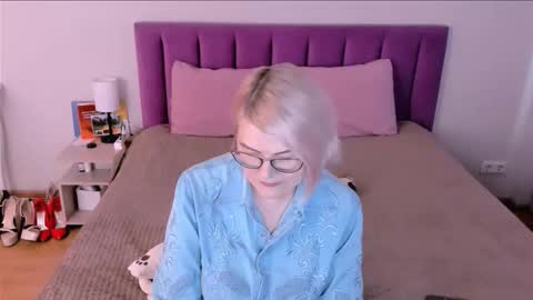 Sabrina MacMarren online show from November 27, 9:45 am