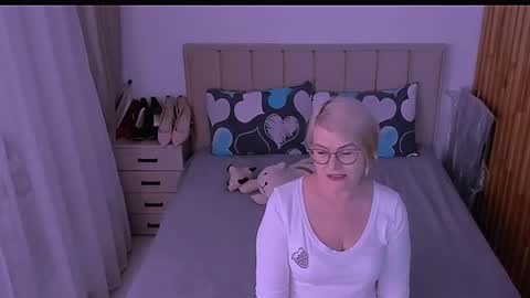 Sabrina MacMarren online show from May 8, 6:43 pm