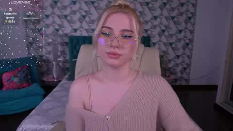 Sabrina online show from May 19, 6:09 am