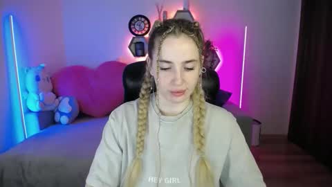 Sabrina Violet online show from May 18, 8:09 am