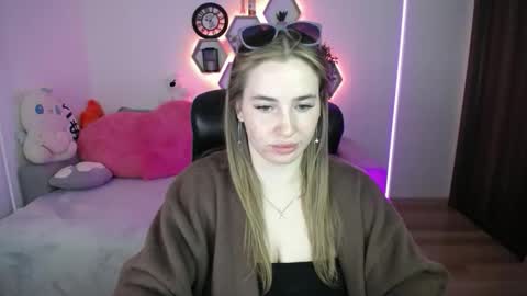 Sabrina Violet online show from May 5, 8:28 am