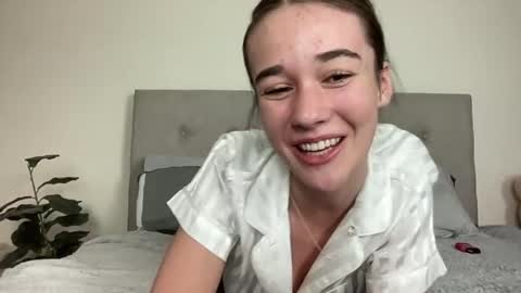 urs xxx content in my bio online show from April 17, 12:46 am