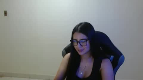 Sahaliefox  online show from March 18, 9:20 pm