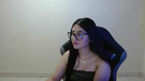 Sahaliefox  online show from May 4, 9:40 pm