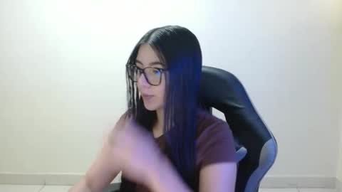 Sahaliefox  online show from May 3, 2:09 pm