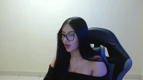 Sahaliefox  online show from May 7, 9:18 pm