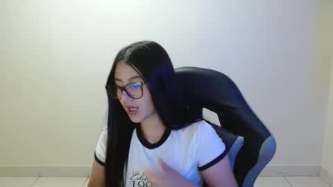 Sahaliefox  online show from May 13, 11:32 pm