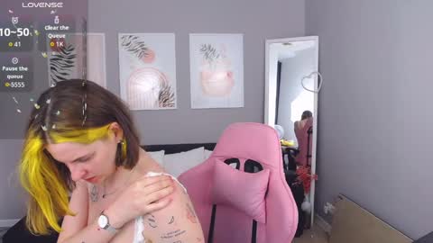 Adel online show from April 11, 12:20 pm