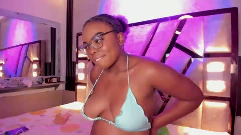salem_rosee online show from May 5, 1:41 am