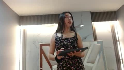 salethjonescl202 online show from April 7, 8:00 pm