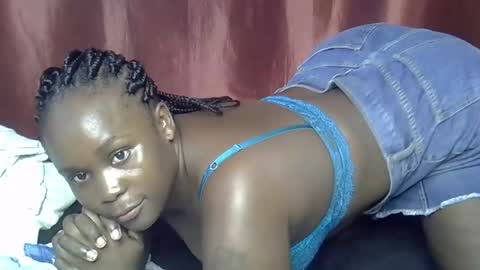 sally_bee1 online show from May 12, 4:24 pm