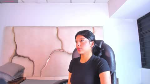 salmaportman_ online show from June 7, 3:02 am