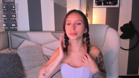 salome__evans online show from December 19, 8:13 pm