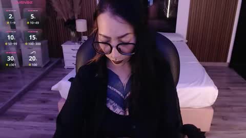 SAM MANSON online show from December 5, 7:59 pm