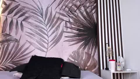 Snapshot of samaantha_white_ chatting on February 22, 11:57 am Samaantha online show from February 22, 11:57 am