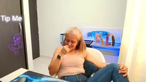 Snapshot of samanta_stone69 chatting on September 23, 9:35 pm Samanta Stone online show from September 23, 9:35 pm