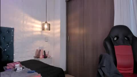 samantha_foxyy online show from May 15, 10:51 am