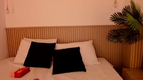 samantha_sra_ online show from May 14, 1:22 am