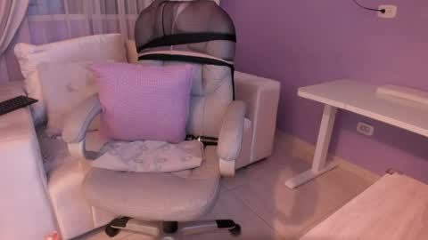 samantha_thompsoon online show from May 8, 12:47 am