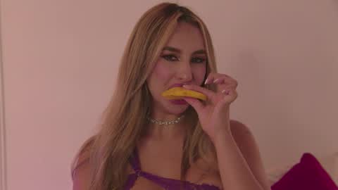 Samantha Vega online show from May 6, 7:51 pm