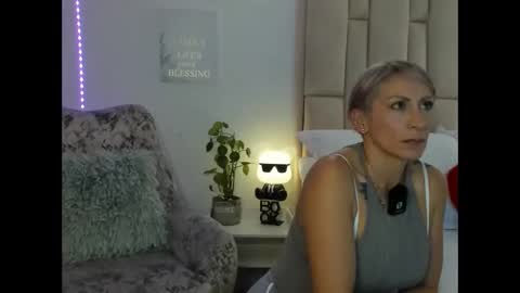 Snapshot of samanthaxmami chatting on March 11, 5:24 pm Samixmami online show from March 11, 5:24 pm
