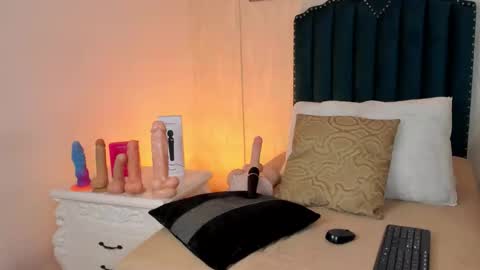 Samara Warren online show from October 7, 12:20 pm