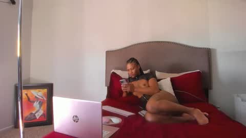 Yaya online show from December 2, 4:20 pm