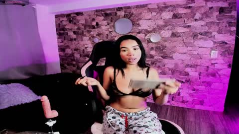 samiacooper25 online show from April 2, 10:02 am