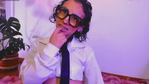 Snapshot of samii_monroe chatting on December 6, 9:01 pm Sam online show from December 6, 9:01 pm