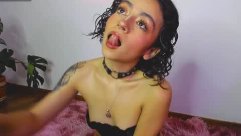 Snapshot of samii_monroe chatting on December 7, 7:43 pm Sam online show from December 7, 7:43 pm