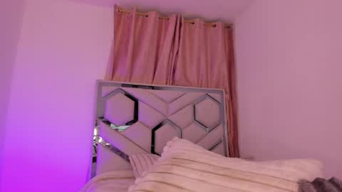 samirose_ online show from May 15, 11:18 pm