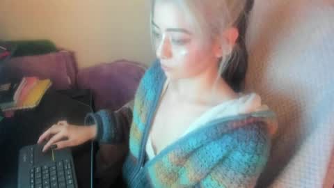   online show from May 27, 9:50 am