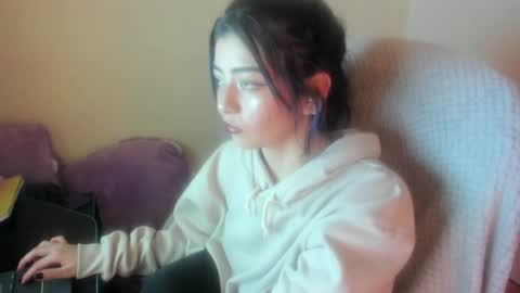   online show from May 9, 9:44 am