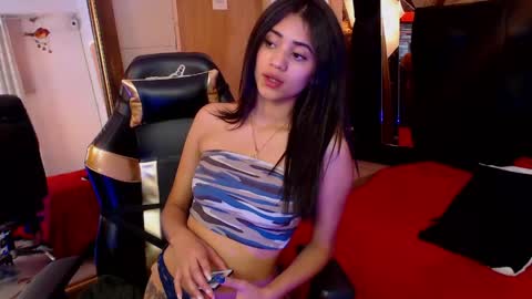 Laura mejia online show from May 15, 1:14 pm