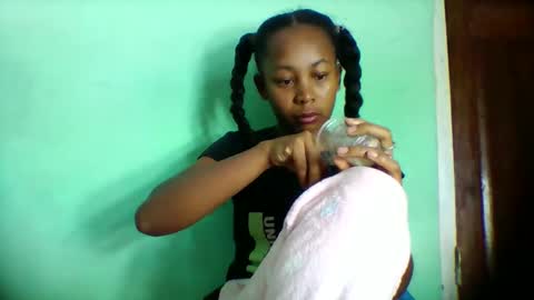 sandra1253099 online show from May 2, 6:28 am