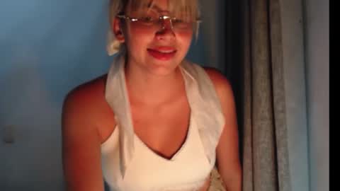 Snapshot of sandy_straw chatting on September 28, 1:56 am sandy_straw online show from September 28, 1:56 am