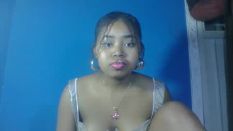 saniazzhh online show from April 5, 8:08 pm